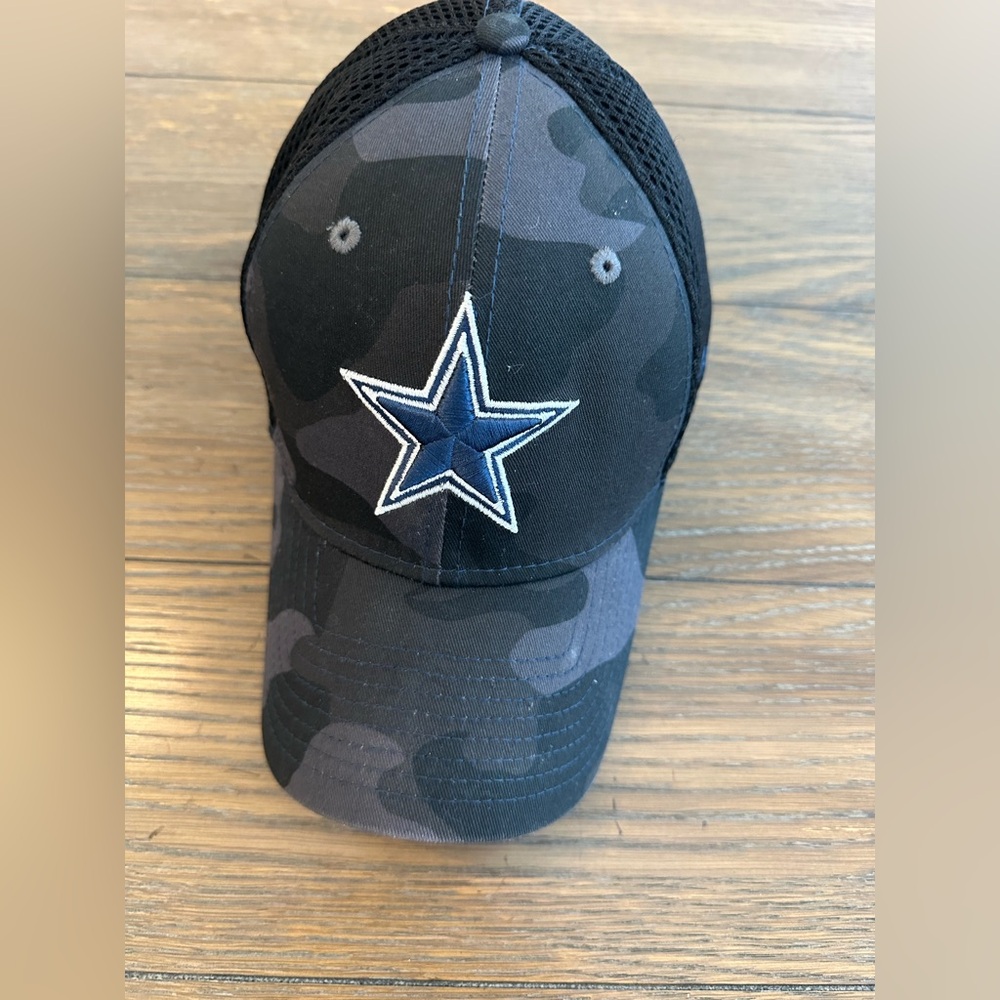 New Era 39THIRTY Dallas Cowboys Black and Gray Cap Size Small/Medium‎
